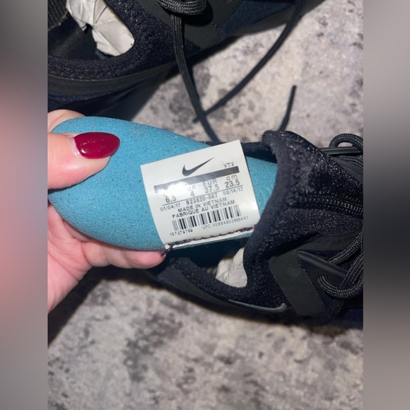 Nike - Picture 6 of 6